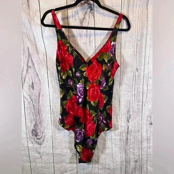 Vintage Victoria Secret 100% Silk Rose Patterned Bodysuit M - Picture 6 of 7